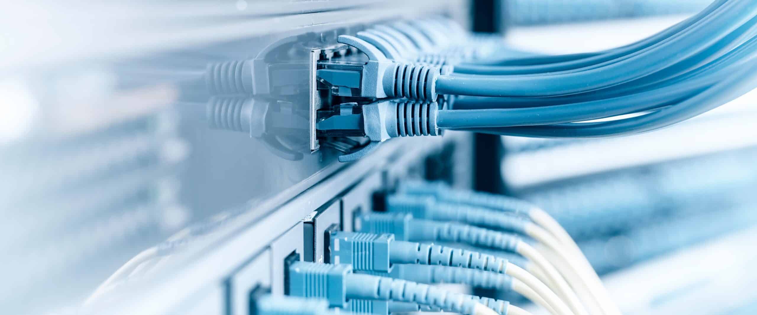 cabos de rede conectados